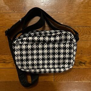 Baggu Camera Crossbody in Houndstooth